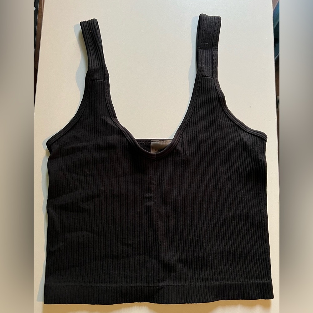 Size M/L Black Stretchy Cropped Tank Top
